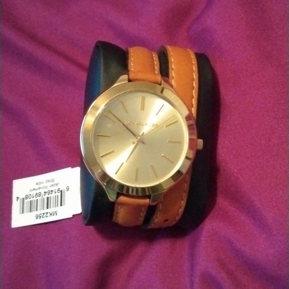 ‼️ SOLD‼️                             💕NWT MK watch💕